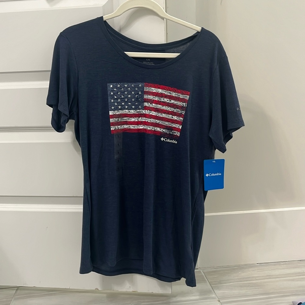 Columbia short sleeve tee with American flag. NWT